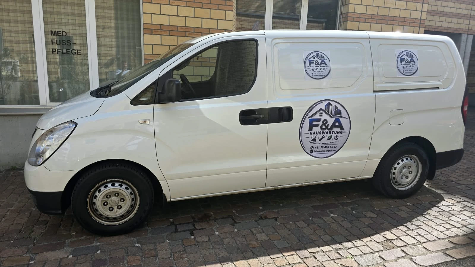 F&A Hauswartung Servicefahrzeug in Birsfelden